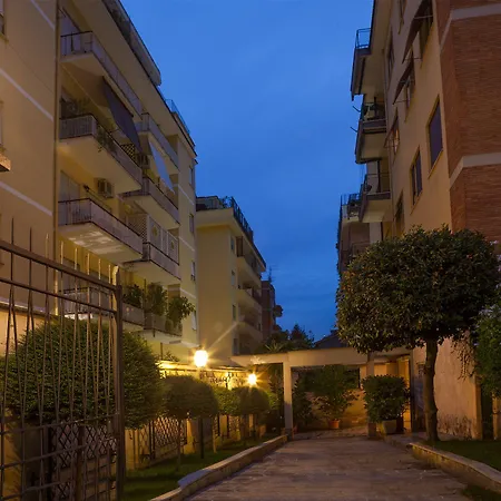 Fleming By Hili ゲストハウス 4*