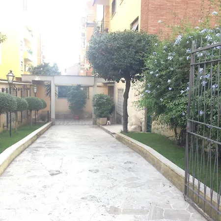 Fleming By Hili Ρώμη